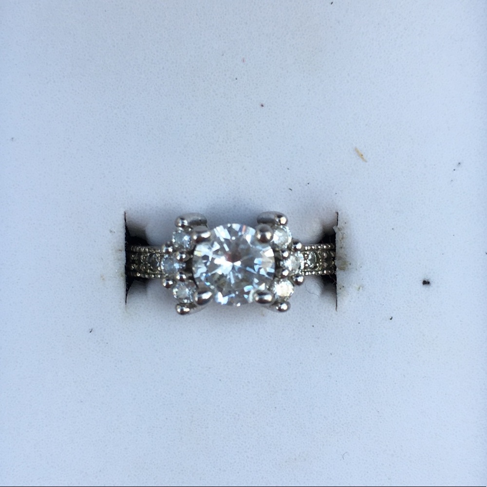 WOMENS RING